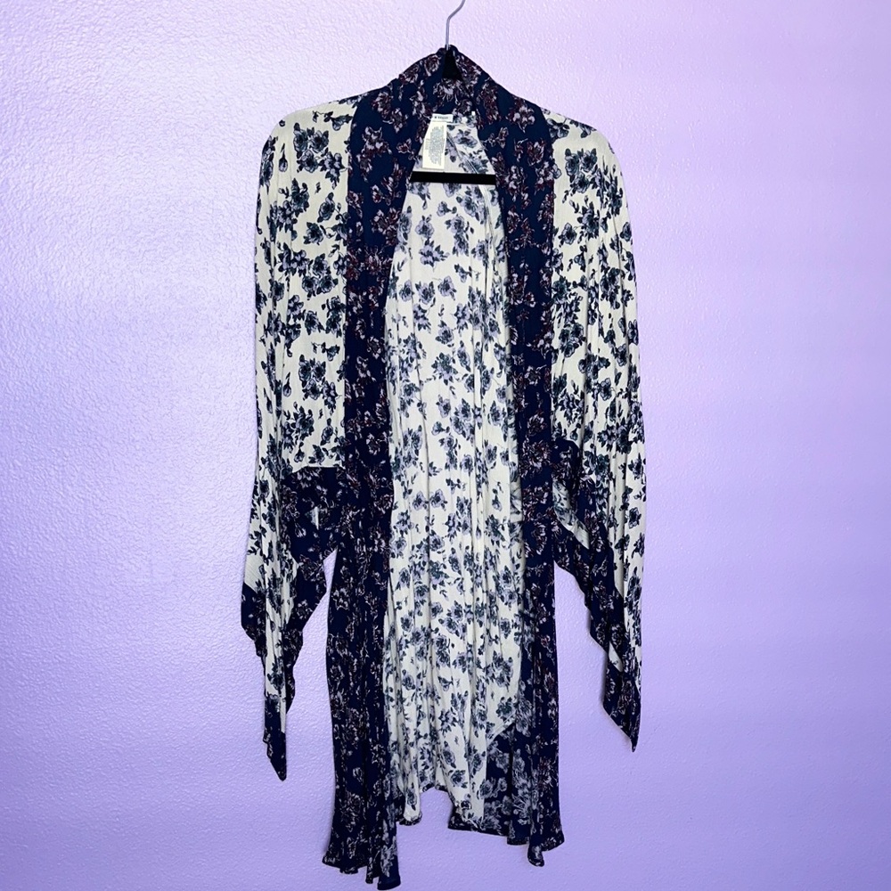 Lucky Brand Floral Patterned Kimono style flowy Top